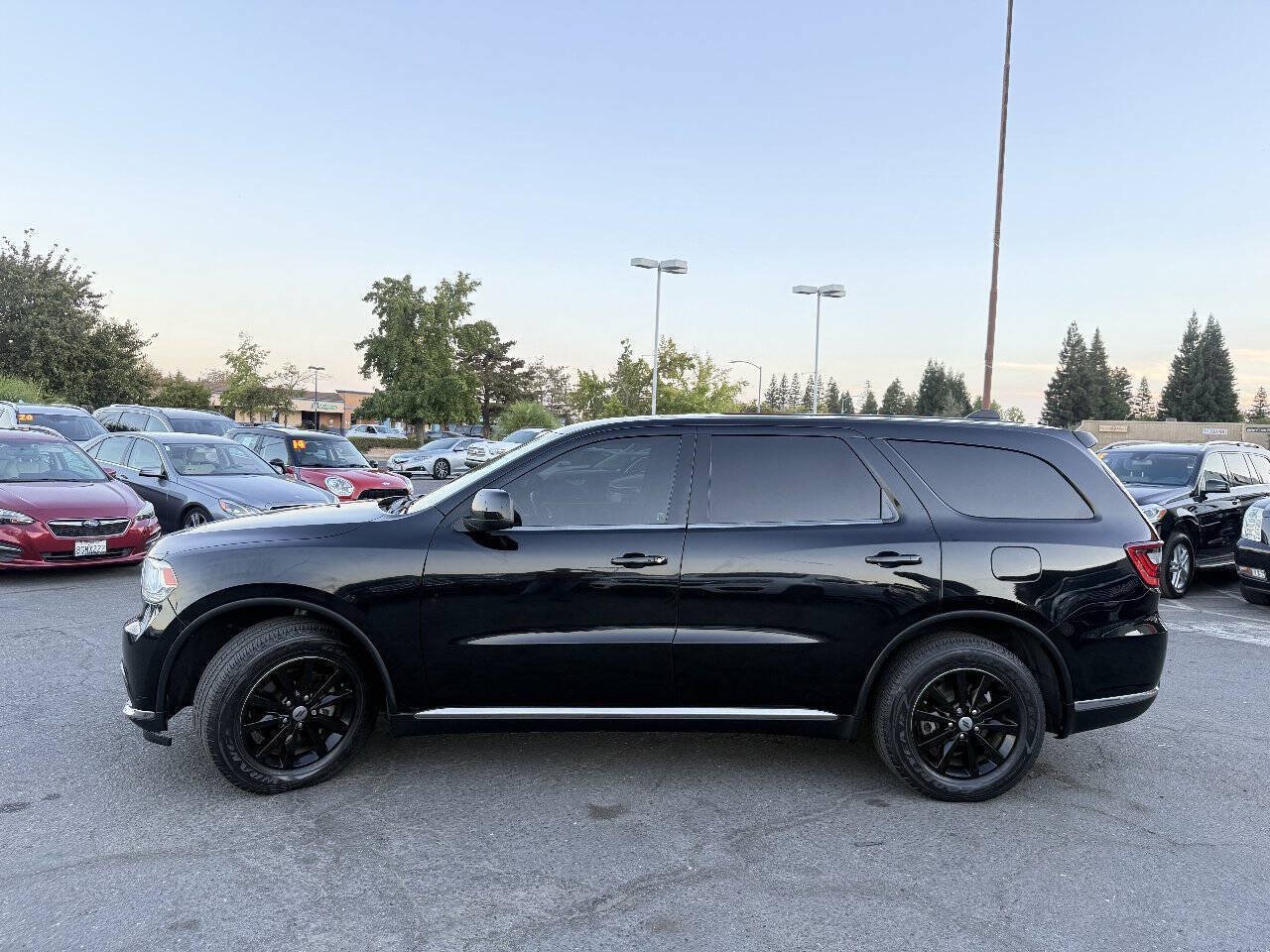 Used 2019 Dodge Durango SXT w/ 3rd Row Seating Group RWD image 4