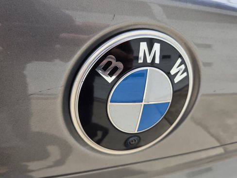 Used 2023 BMW 740i w/ Parking Assistance Package RWD image 15