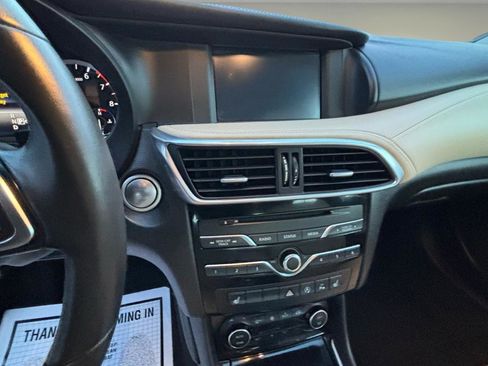 Used 2018 INFINITI QX30 Premium w/ Navigation Package image 12