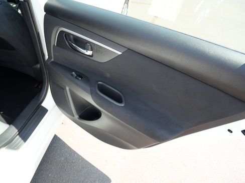 Used 2015 Nissan Altima 2.5 SV FWD image 25