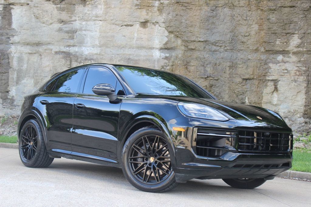 Used 2025 Porsche Cayenne Coupe AWD/4WD image 3