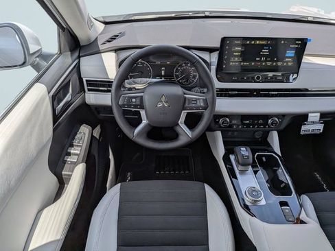 New 2026 Mitsubishi Outlander SE FWD image 14