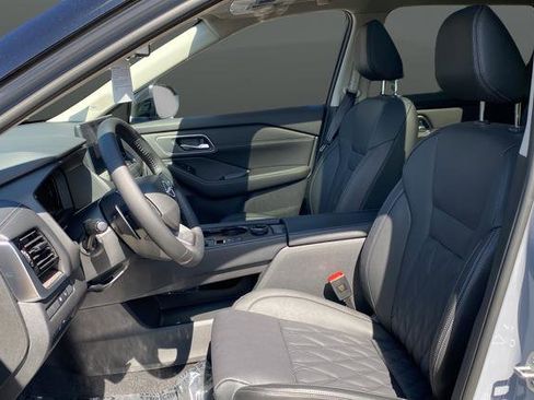 New 2026 Nissan Rogue Platinum image 9