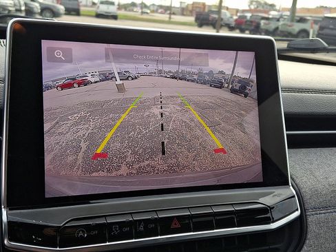 Used 2024 Jeep Compass Latitude image 16