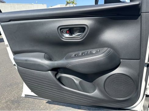 Used 2023 Honda HR-V EX-L image 8