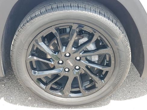 Used 2024 GMC Terrain SLE w/ Driver Convenience Package FWD image 5