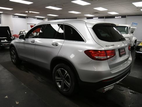 Used 2019 Mercedes-Benz GLC 300 4MATIC image 5
