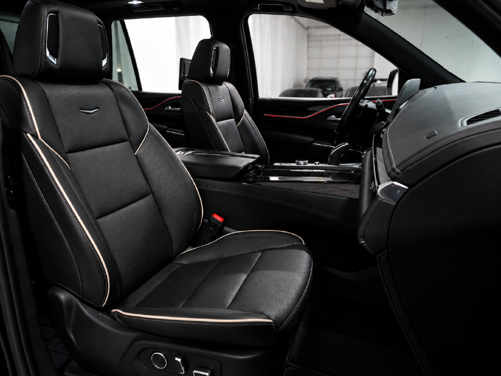 Used 2022 Cadillac Escalade Sport Platinum w/ LPO, ONYX Package AWD/4WD image 24