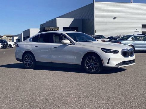 Certified 2025 BMW i5 eDrive40i w/ Premium Package image 4