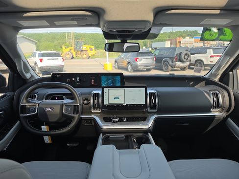 New 2027 Ford Expedition Max Platinum w/ Driver's Package AWD/4WD image 16