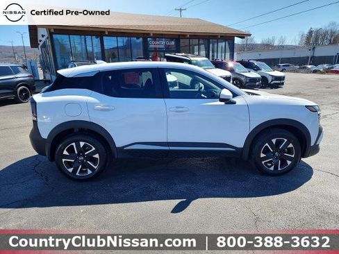 Certified 2025 Nissan Kicks SV image 9