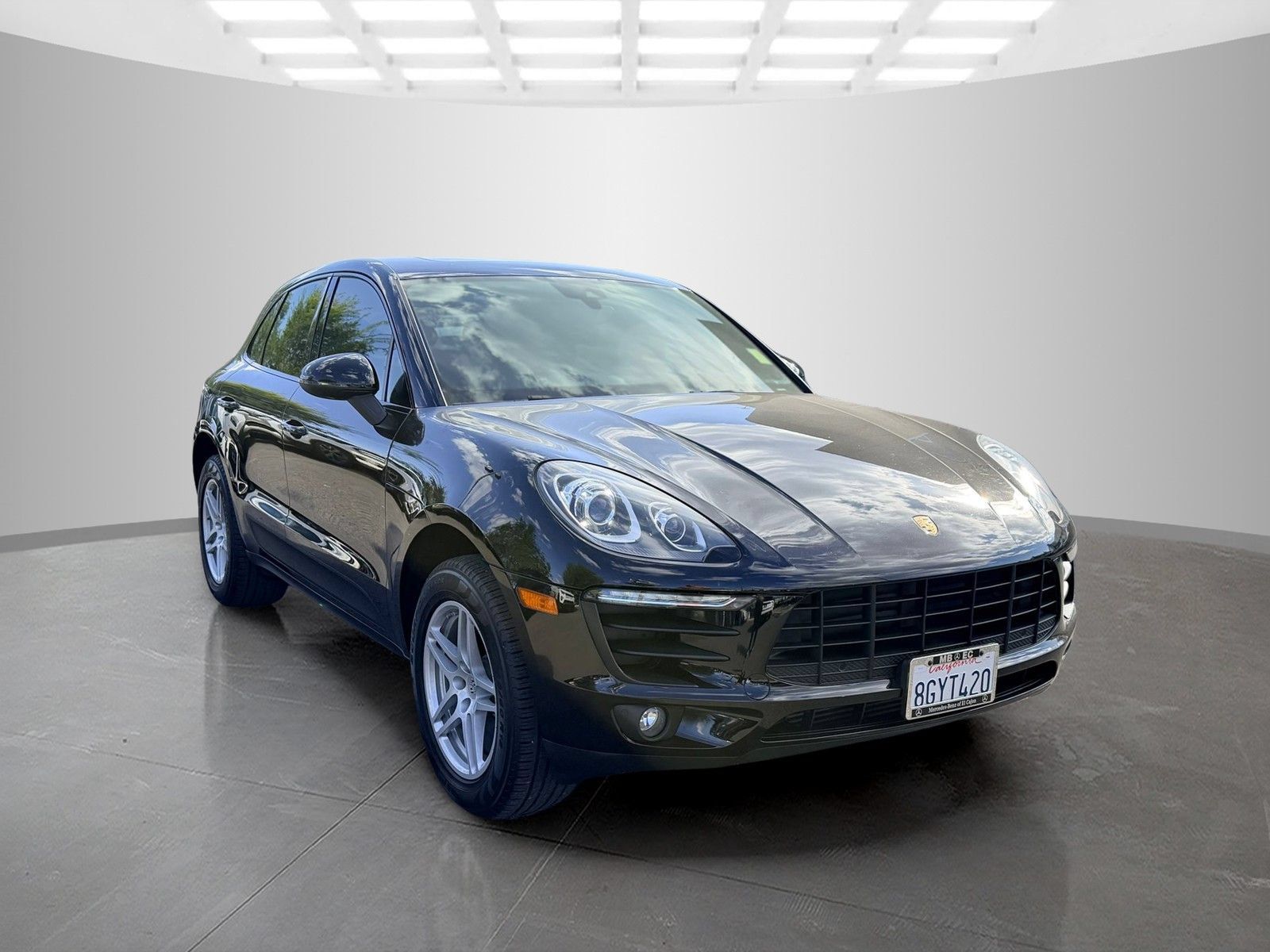 Used 2017 Porsche Macan AWD/4WD image 3