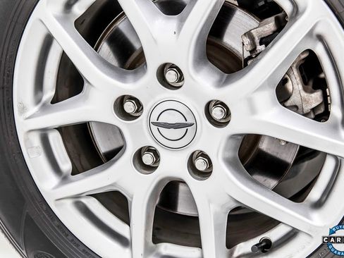 Used 2023 Chrysler Pacifica Touring-L image 40