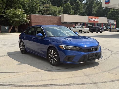 Used 2022 Honda Civic EX image 3