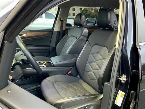 Used 2024 Volkswagen Atlas SE image 7