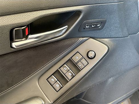 Used 2019 Toyota Avalon Touring image 18