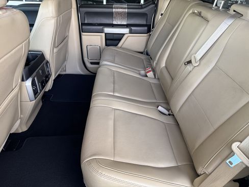 Used 2018 Ford F250 Lariat w/ Lariat Value Package AWD/4WD image 13