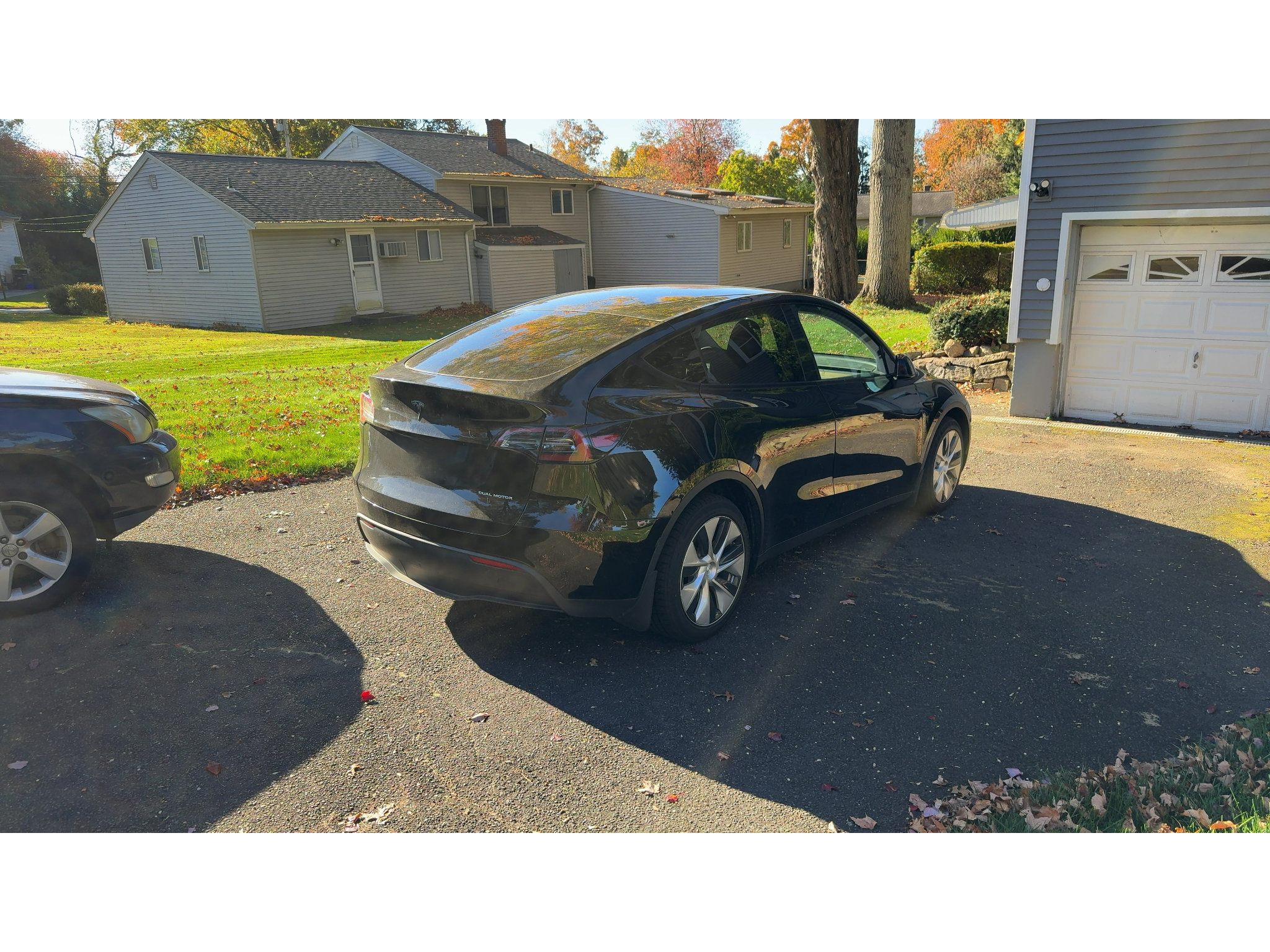 Used 2023 Tesla Model Y Long Range AWD/4WD image 3