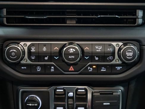 New 2026 Jeep Gladiator Mojave image 12