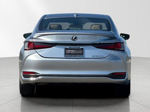 Certified 2022 Lexus ES 300h w/ Premium Package FWD image 5