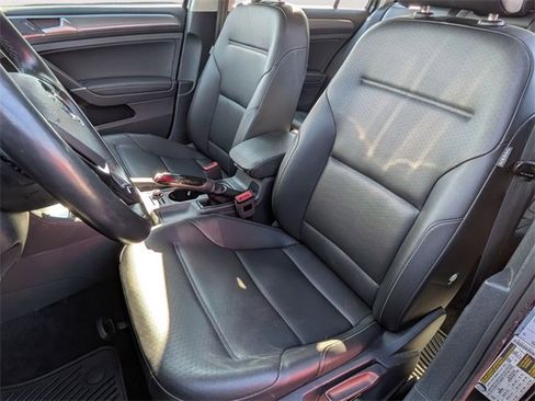 Used 2019 Volkswagen Golf Alltrack S image 23