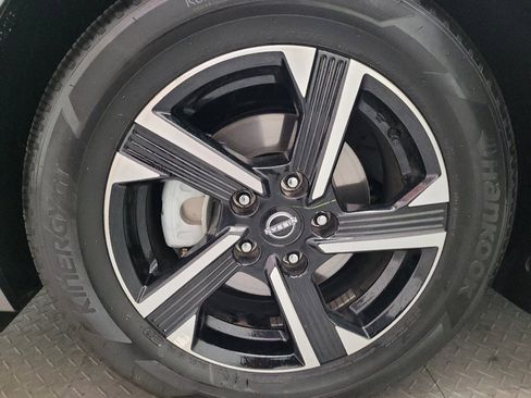 Used 2025 Nissan Sentra SV FWD image 31