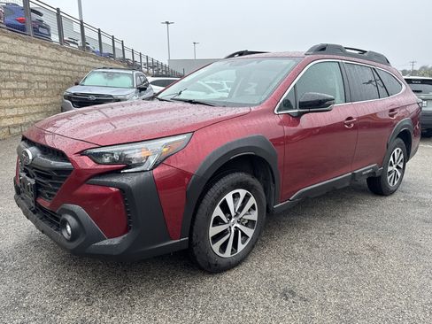 Certified 2025 Subaru Outback Premium image 7