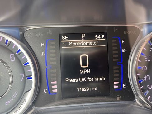 Used 2016 Chrysler 200 Limited FWD image 6