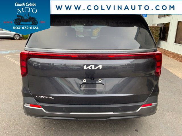 Used 2025 Kia Carnival SX w/ SX Dark Edition Package FWD image 6