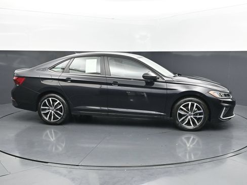 Used 2026 Volkswagen Jetta SE FWD image 6
