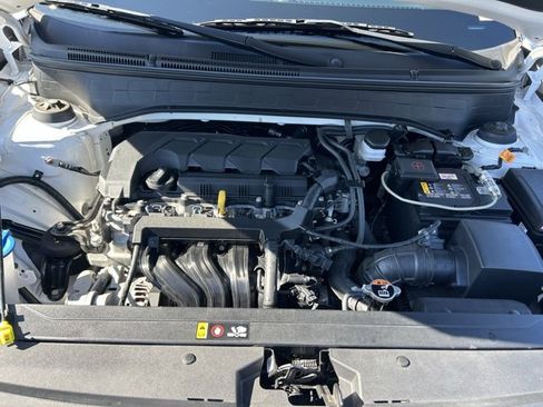 Used 2022 Hyundai Venue Limited image 11