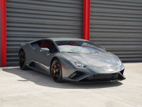 Used 2021 Lamborghini Huracan EVO image 9