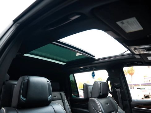 Used 2021 Cadillac Escalade ESV Premium Luxury w/ Performance Package AWD/4WD image 58