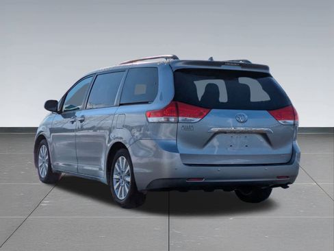 Used 2012 Toyota Sienna Limited image 4