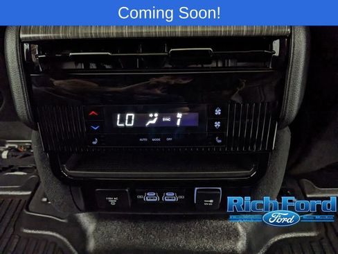 Used 2024 Jeep Wagoneer L Series III w/ Premium Group I AWD/4WD image 13