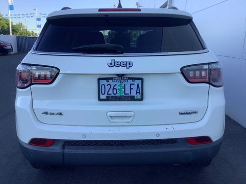 Used 2018 Jeep Compass Latitude w/ Popular Equipment Group AWD/4WD image 5