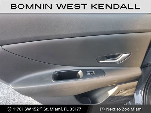 Used 2025 Hyundai Elantra SE image 16