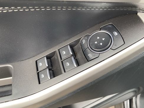 Used 2024 Ford Explorer XLT RWD image 21