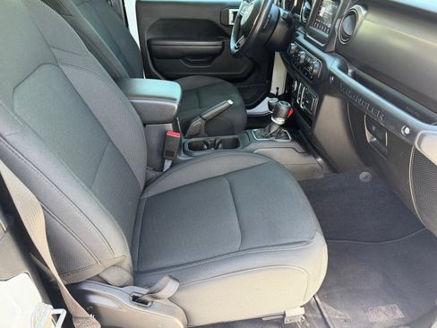 Used 2020 Jeep Wrangler Sport AWD/4WD image 12