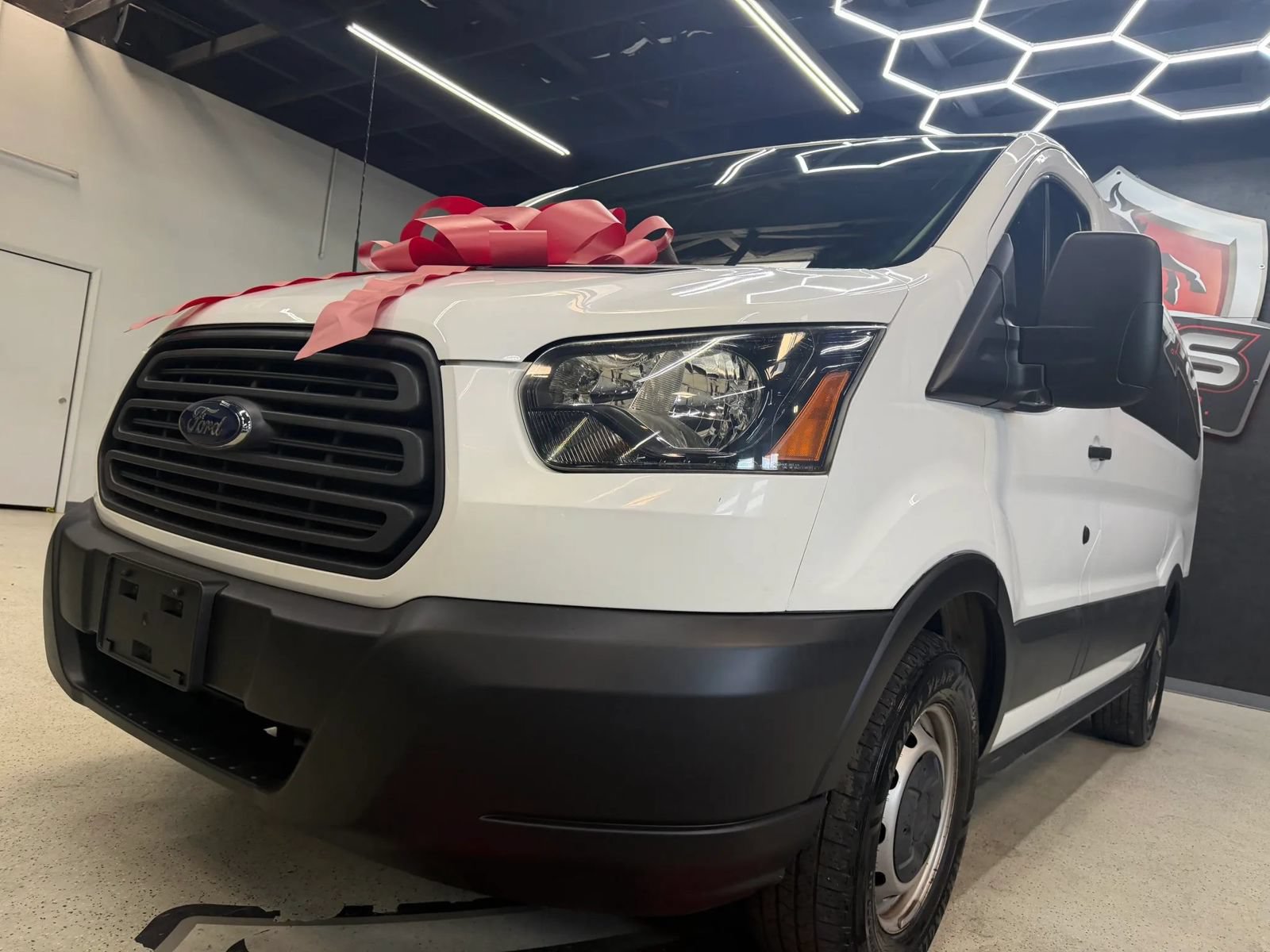 Used 2018 Ford Transit 150 XL RWD image 3