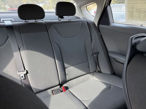 Used 2025 Kia K4 LXS image 38