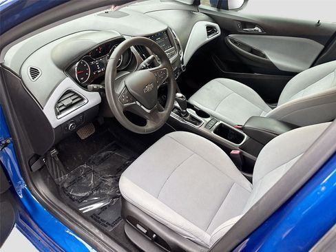 Used 2019 Chevrolet Cruze LT w/ Convenience Package FWD image 21