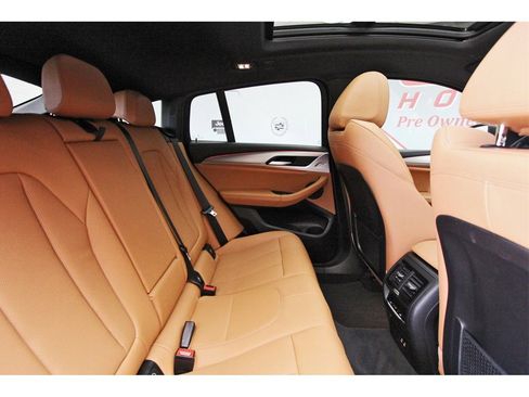 Used 2025 BMW X4 xDrive30i image 9