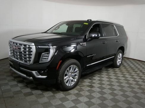 Used 2025 GMC Yukon Denali w/ Advanced Technology Package image 7