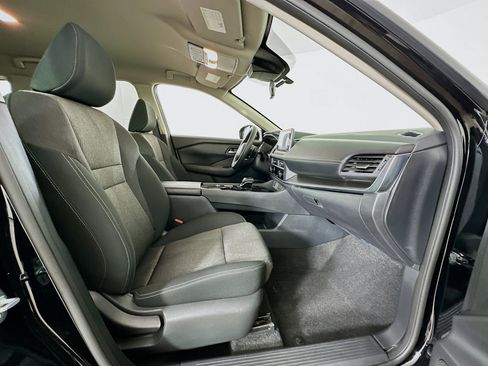 Used 2024 Nissan Rogue SV image 30