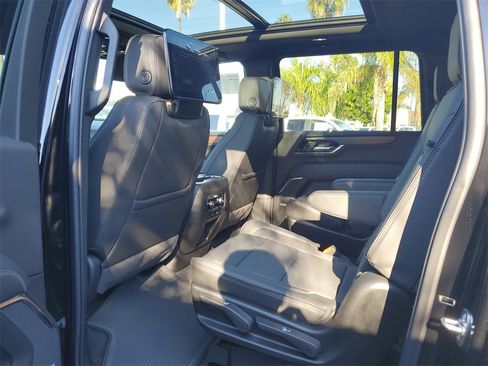 New 2026 GMC Yukon XL Denali w/ Denali Reserve Package image 9