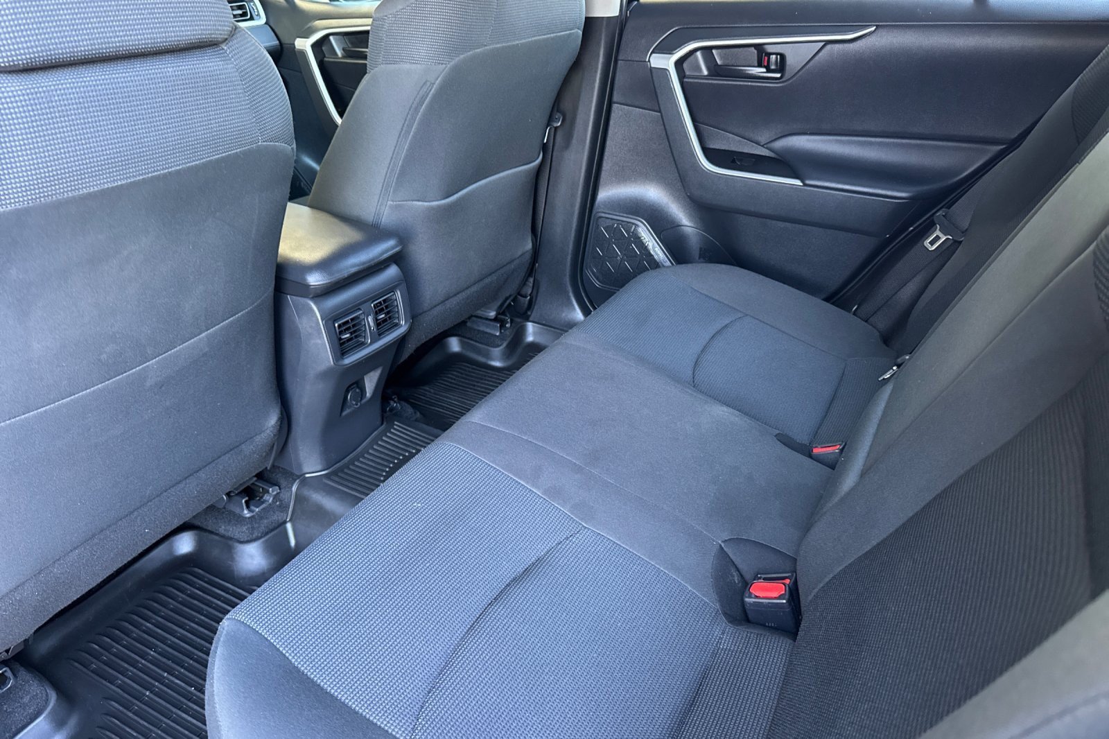 Certified 2022 Toyota RAV4 LE AWD/4WD image 11