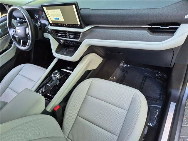 Used 2025 Ford Explorer Platinum w/ Ultimate Package AWD/4WD image 23