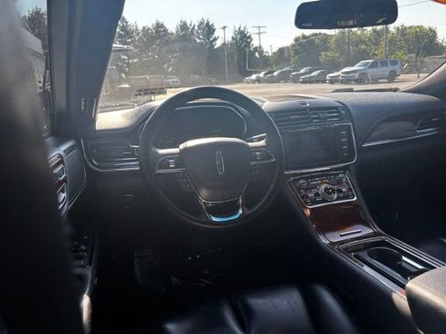 Used 2017 Lincoln Continental Premiere AWD/4WD image 14