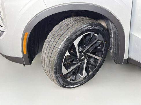 Used 2023 Mitsubishi Outlander SE AWD/4WD image 38
